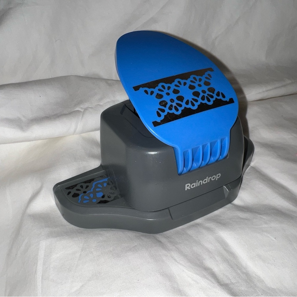 We R Memory Keepers Raindrop Border Edge Adjustable Paper Punch
